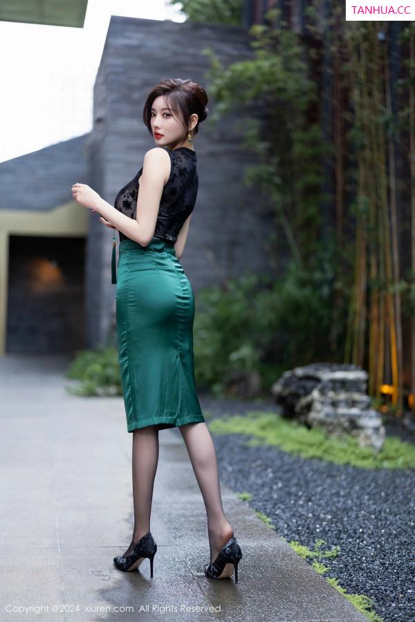 [XiuRen]高清写真图 2024.11.01 No.9384 杨晨晨Yome 黑丝美腿